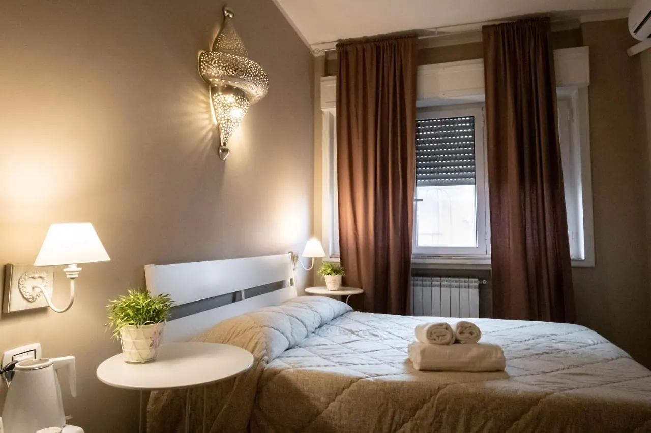 Cconforthotels R&B Cavour Μπάρι Πανσιόν