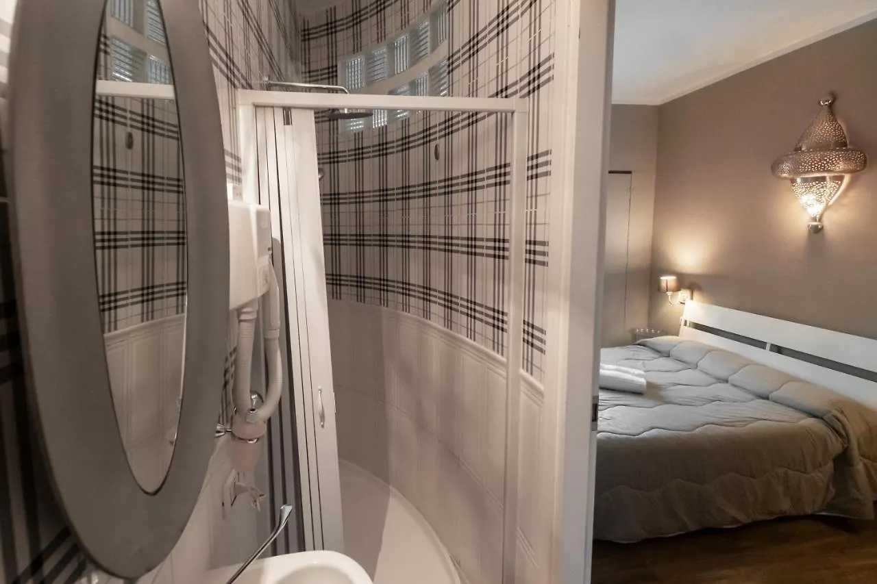 Cconforthotels R&B Cavour バーリ 2*,  イタリア