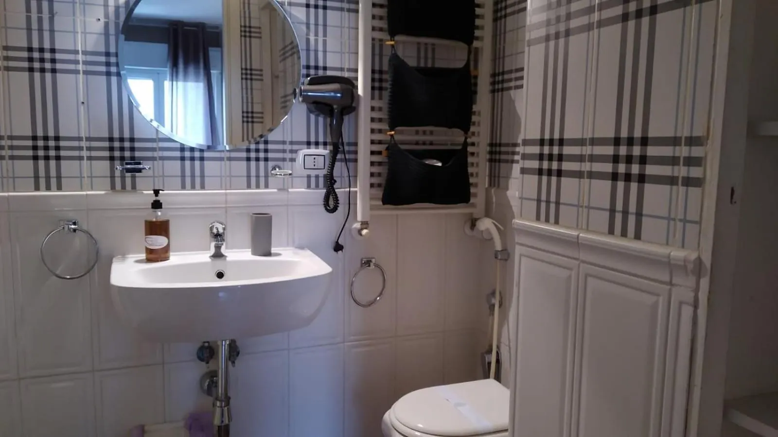 Cconforthotels R&B Cavour Μπάρι Πανσιόν