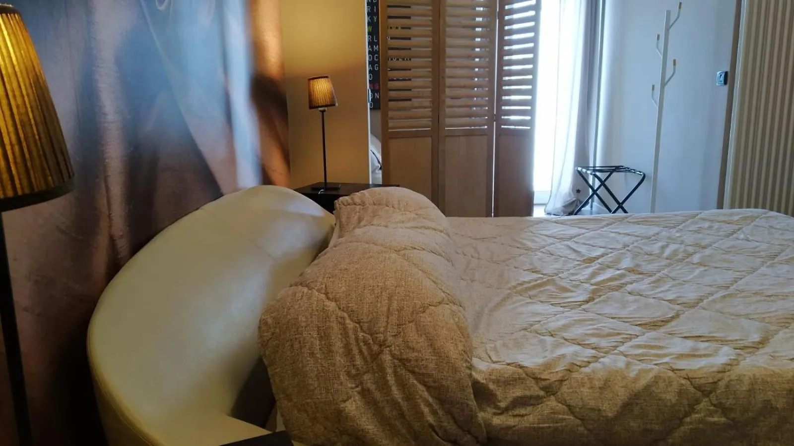 ** ゲストハウス Cconforthotels R&B Cavour バーリ イタリア