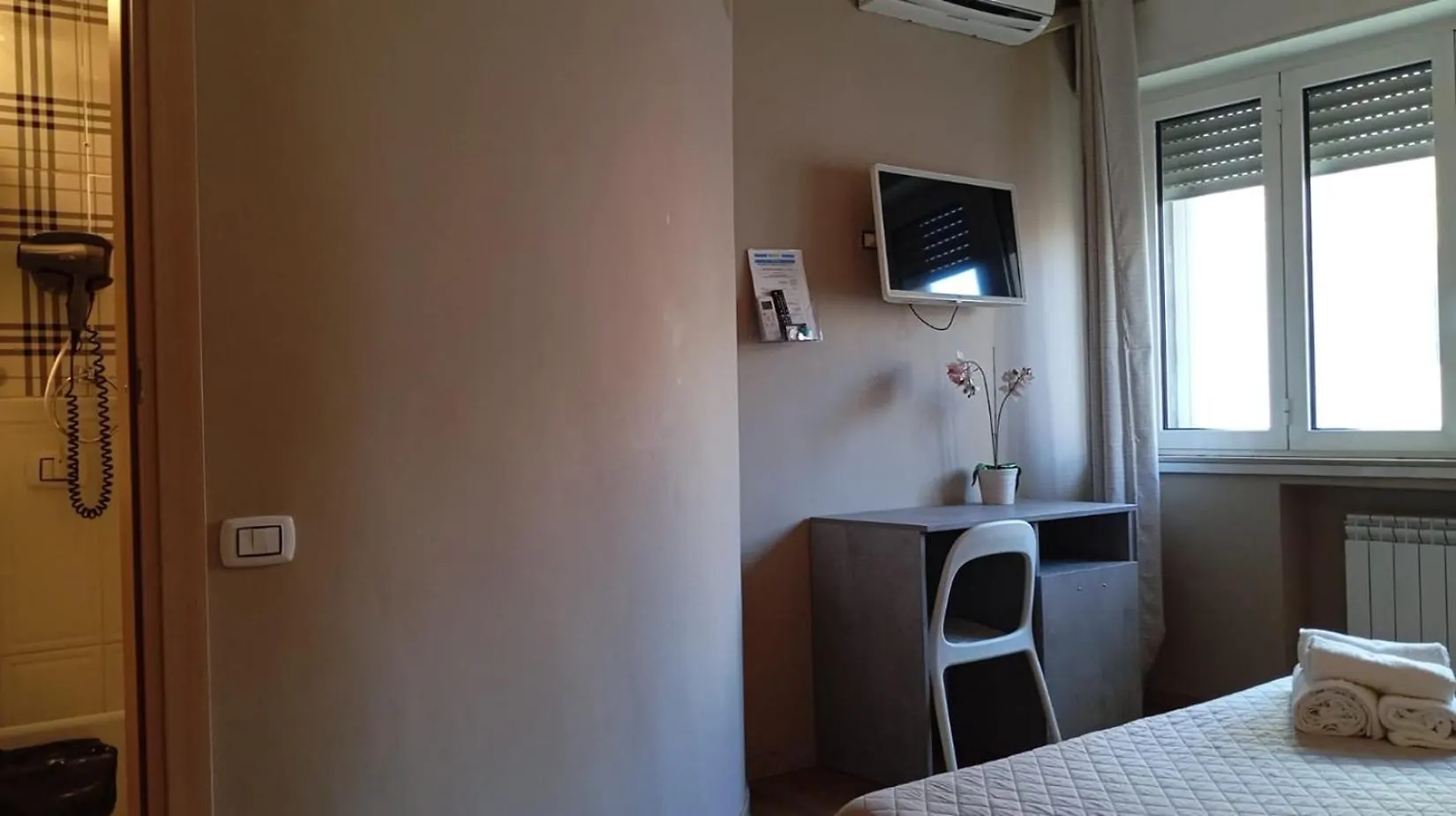 Cconforthotels R&B Cavour Bari Itália