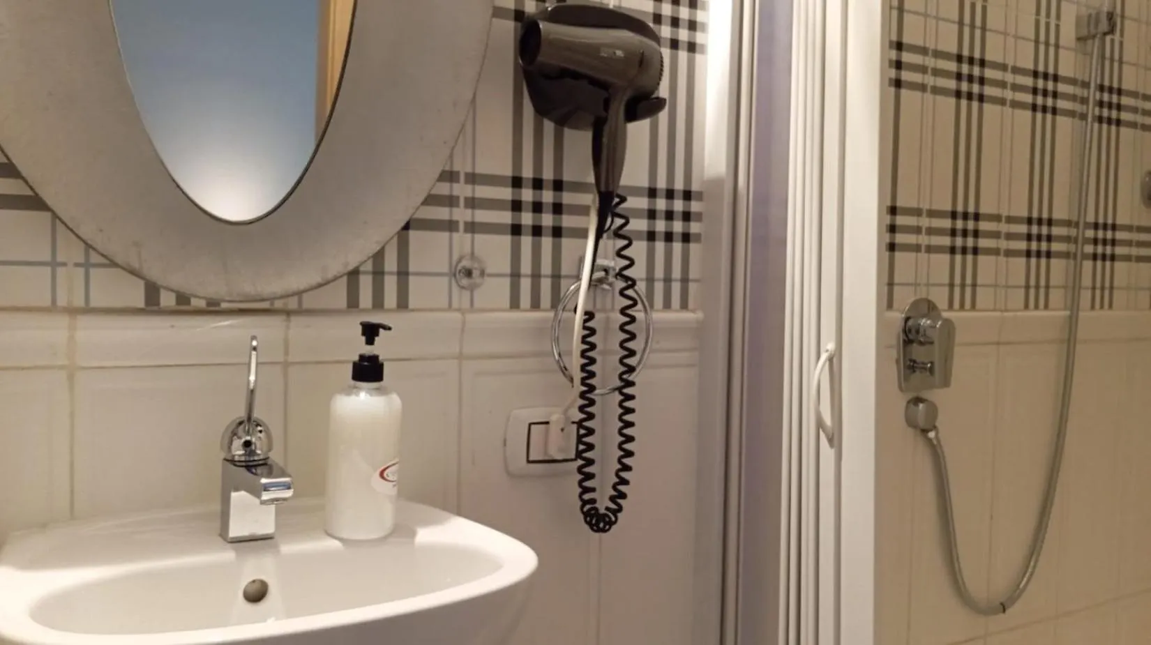 Cconforthotels R&B Cavour バーリ イタリア