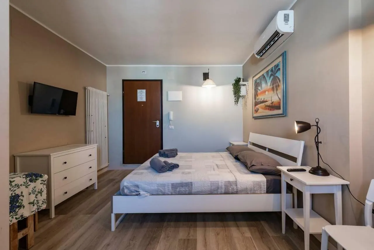 ** ゲストハウス Cconforthotels R&B Cavour バーリ イタリア